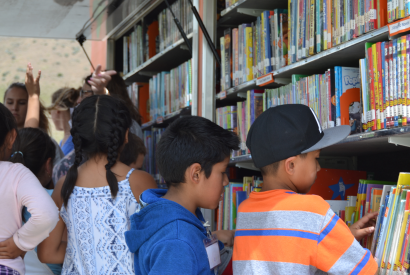 crowd of children browsing the Bloom truck mobile library
