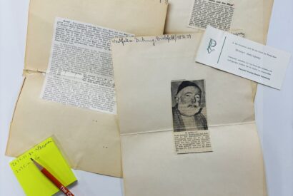 Newspaper clippings from 1959 of German press reviews on Ernest Hemingway's work.