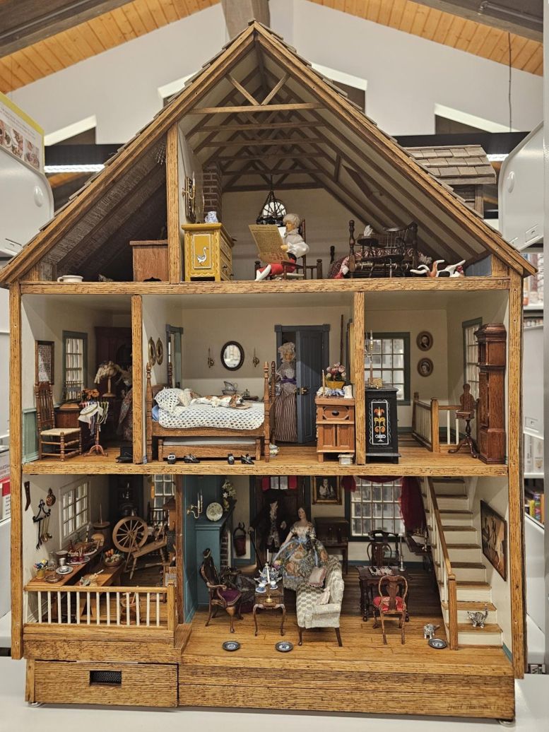 1776 Dollhouse 4
